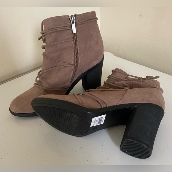 Brown high heel booties - Picture 5 of 5
